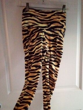 High-Waist Zebra Stripe Leggings in Yellow & Black